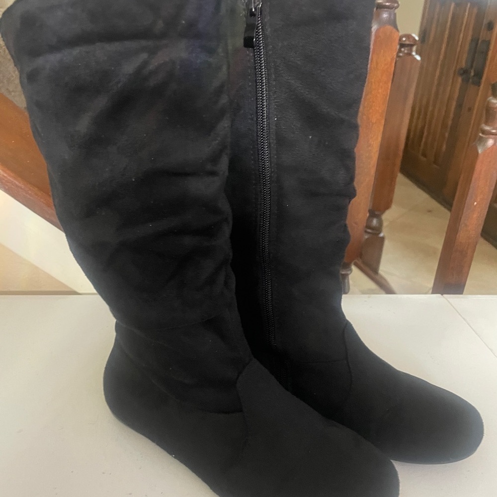 Elegant Faux Suede Black MidCalf Flat Boots, size 6